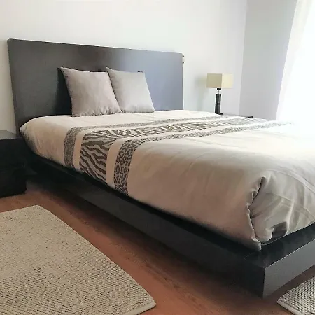 Апартаменты Sao Martinho Do Porto Beach Apartment *